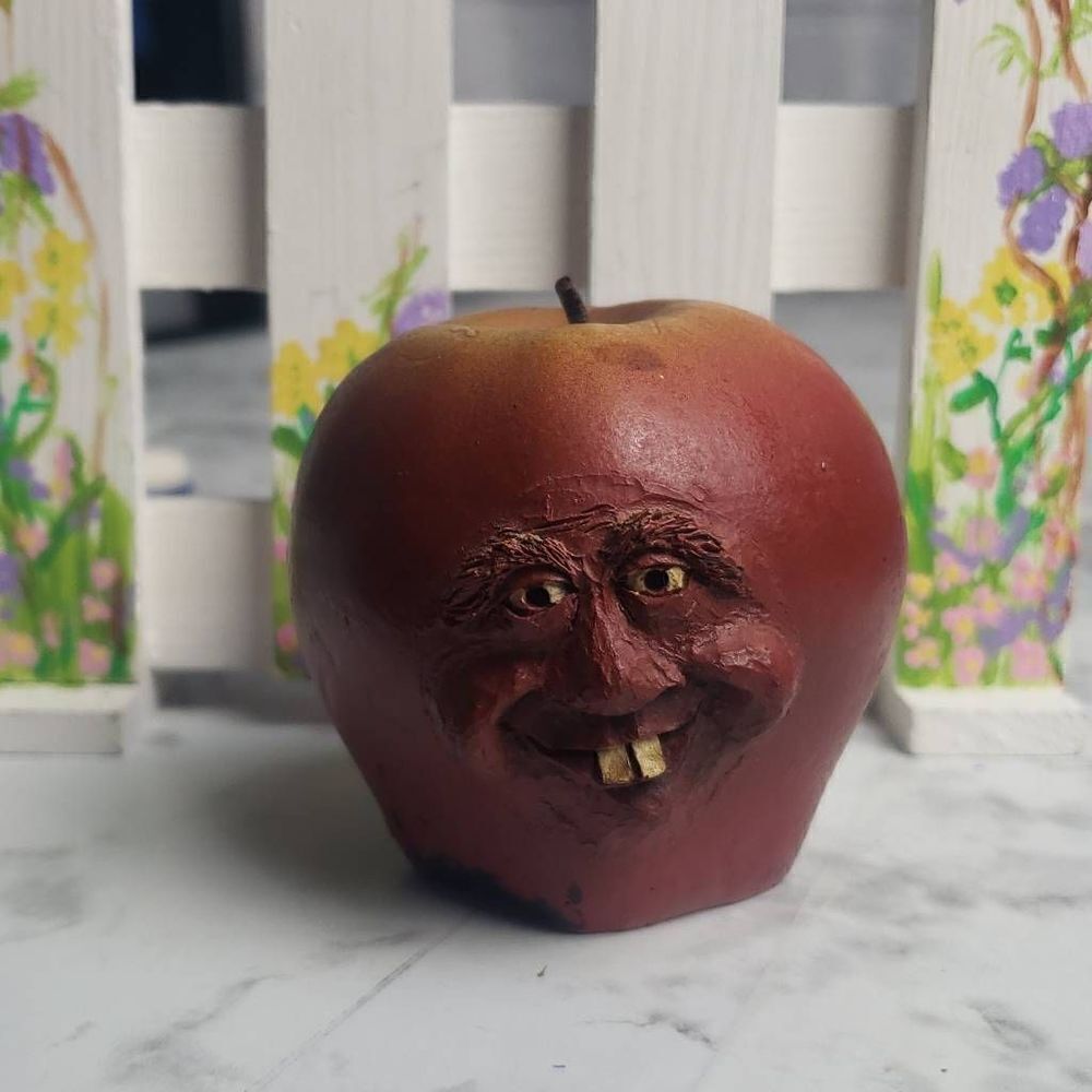 ‎Funny 1989 Apple Head Decor/Paper Weight